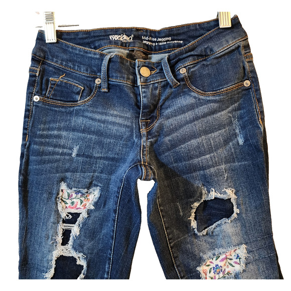 Mossimo Womens Mid Rise Jegging Skinny Jeans Size 00/24 Distressed Patched Capri - Picture 4 of 9